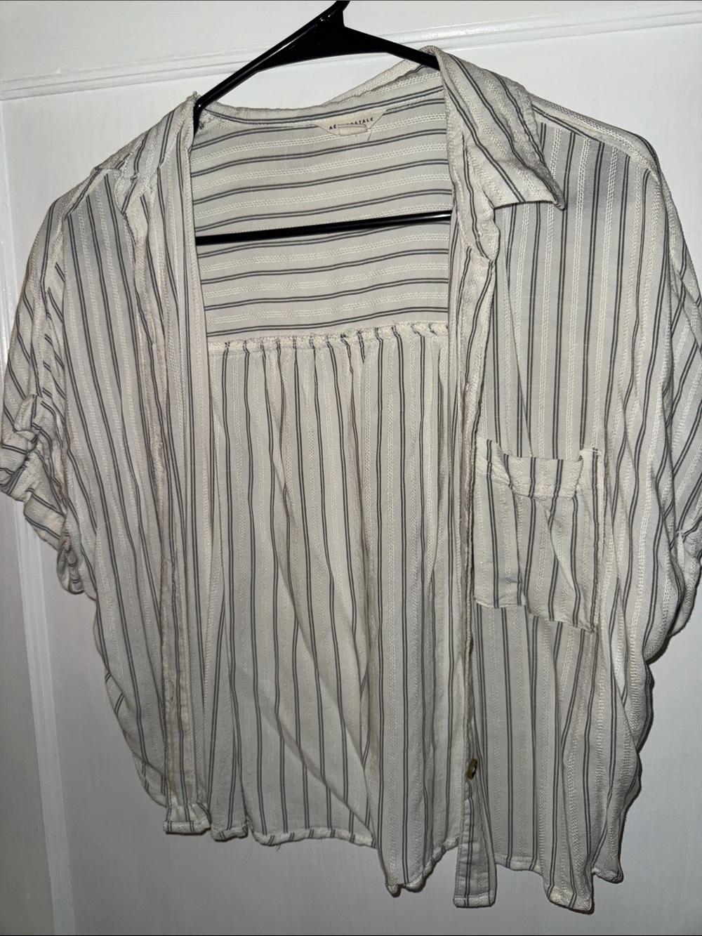 Aeropostale White and Grey Vertical-Stripe Short Sleeve Button-Front Shirt